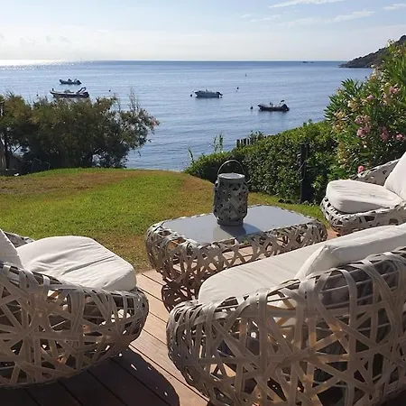 Pieds Dans L'eau, De Luxe 4 *